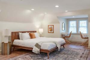 Close to OSU Rooftop Patio Grill & Outdoor TV