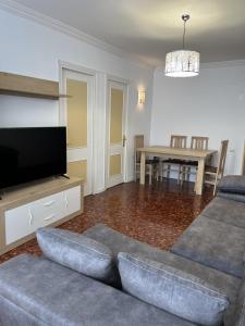 Castilla 33 - by Wehomes