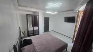 Cozy 2-Bedroom Apartment with Private Balcony- SELF CHECK-IN