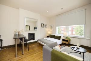 Bright North Kensington Studio with Terrace