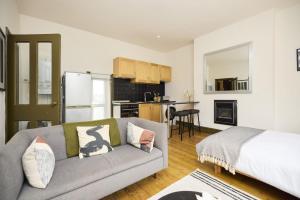 Bright North Kensington Studio with Terrace
