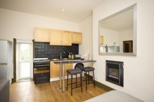 Bright North Kensington Studio with Terrace