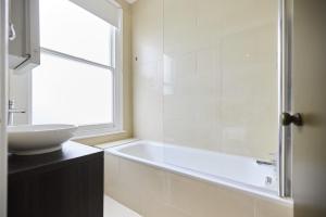 Bright North Kensington Studio with Terrace