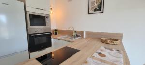 Studio with balcony near beach