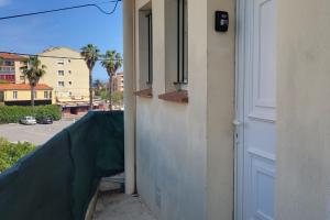 Studio with balcony near beach