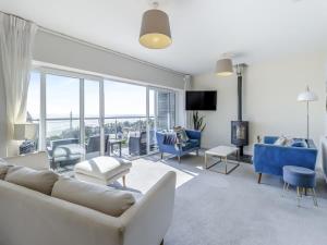 Luxury by the Sea! - 4 Double En-Suite Bedrooms