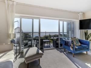 Luxury by the Sea! - 4 Double En-Suite Bedrooms