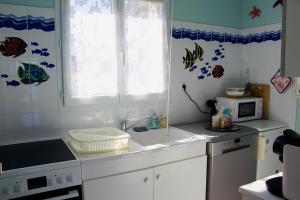 Family home 7 people, direct beach, sea view