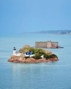 Family home 7 people, direct beach, sea view