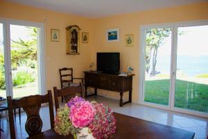 Family home 7 people, direct beach, sea view