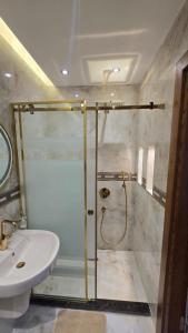 Cozy Apartment near Gamet El Dowal Street