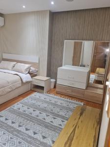 Cozy Apartment near Gamet El Dowal Street