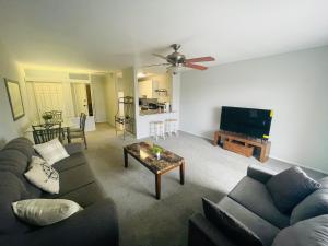 Pet-Friendly 1BR Condo Free Parking, Discount!