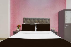 Collection O Johri Enclave Metro Station Second Home