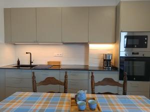 Sunny Relaxing Penthouse Costa Brava, Sea & Mountain Views, Huge Terrace, Fiber 1GB