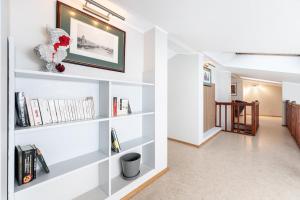 2-story, 3-bedroom Penthouse, sauna, free parking