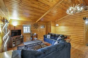 Cabin with Stargazing Dome, Sauna, Hot Tub, Pickleball, Firepit