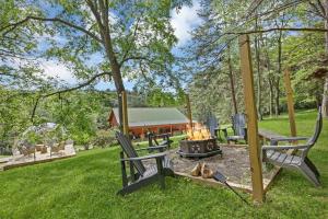 Cabin with Stargazing Dome, Sauna, Hot Tub, Pickleball, Firepit