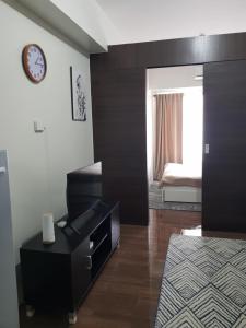 Fully-furnished 1-br unit