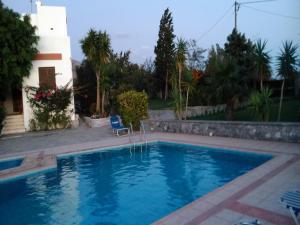 Villa in Lefkogia with Private Pool