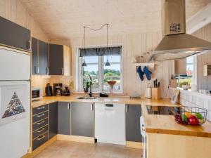 Holiday Home Annemie - 1-8km from the sea by Interhome