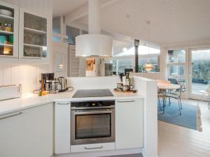 Holiday Home Fenneke - 50m from the sea by Interhome