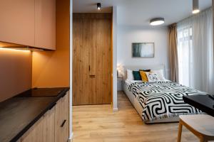 Design Studio Riga With Double Bed And Quiet Yard View