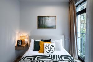 Design Studio Riga With Double Bed And Quiet Yard View