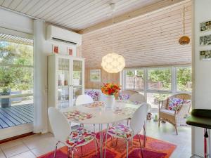 Holiday Home Eweline - 75m from the sea by Interhome