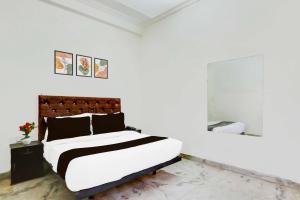 Collection O Johri Enclave Metro Station Second Home