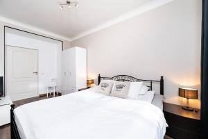 Home cinema - 2-bed, 2-bath - Free Private Parking