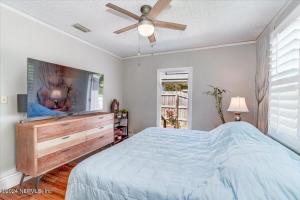 Jacksonville Hideaway Modern Pet-Friendly