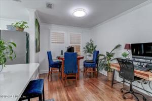 Jacksonville Hideaway Modern Pet-Friendly