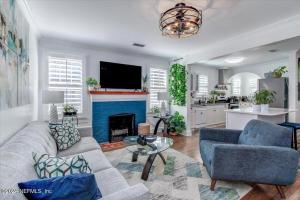 Jacksonville Hideaway Modern Pet-Friendly
