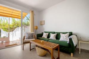 Cozy 2BR Flat with Terrace & Pool