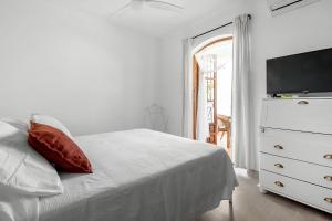 Cozy 2BR Flat with Terrace & Pool