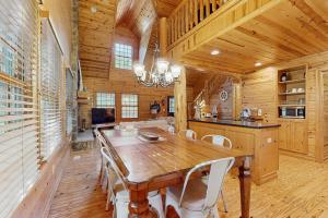 Kingfisher Cove Cabin 19