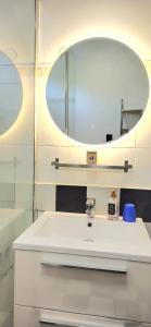 Spacious 3 room close to tram and amenities