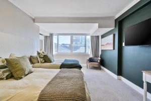 Elegant Urban Retreat at Devonshire