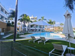 Luxury apartment with sea view and private pool at Santa Barbara Heights