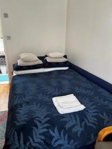 The Cherry Hill Studio - Kitchenette, bathroom, parking and lovely garden