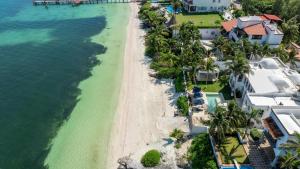 Unique 5BR Beachfront Villa w Private Pool!