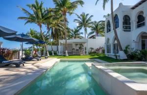 Unique 5BR Beachfront Villa w Private Pool!