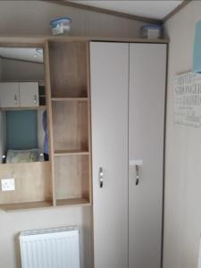 8 birth Diamond rated Caravan, en-suite, with decking at Parkdean resorts, Southview holiday park