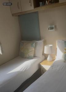 8 birth Diamond rated Caravan, en-suite, with decking at Parkdean resorts, Southview holiday park