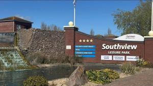 8 birth Diamond rated Caravan, en-suite, with decking at Parkdean resorts, Southview holiday park