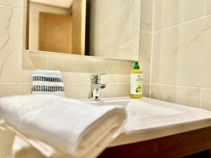 Modern and Central Apartment with Terrace and Free Parking