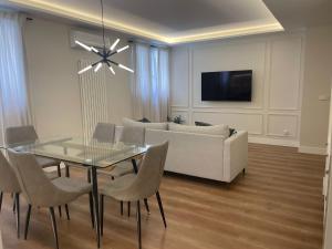 Piso elegante en Atocha 2 hab 2 baños - Hôtels 4 étoiles à Madrid