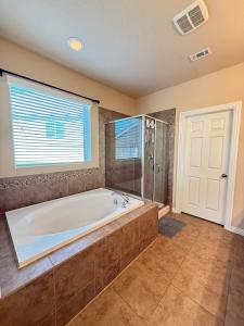 Spacious 4BR SeaWorld & Lackland