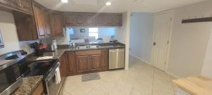 2 Levels Pool Near Beach 2 Patios apts